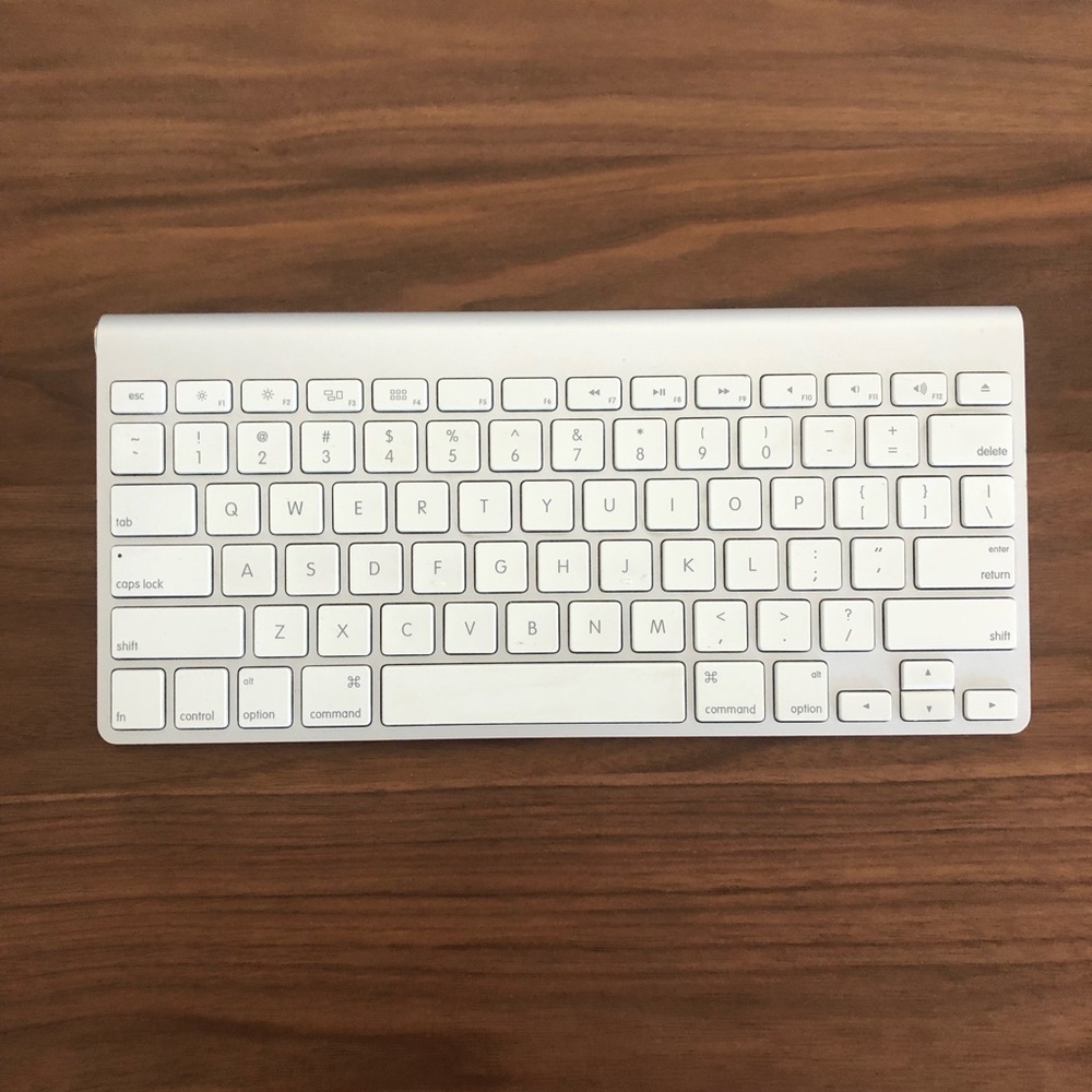 Apple Wireless Keyboard - Bluetooth compatible